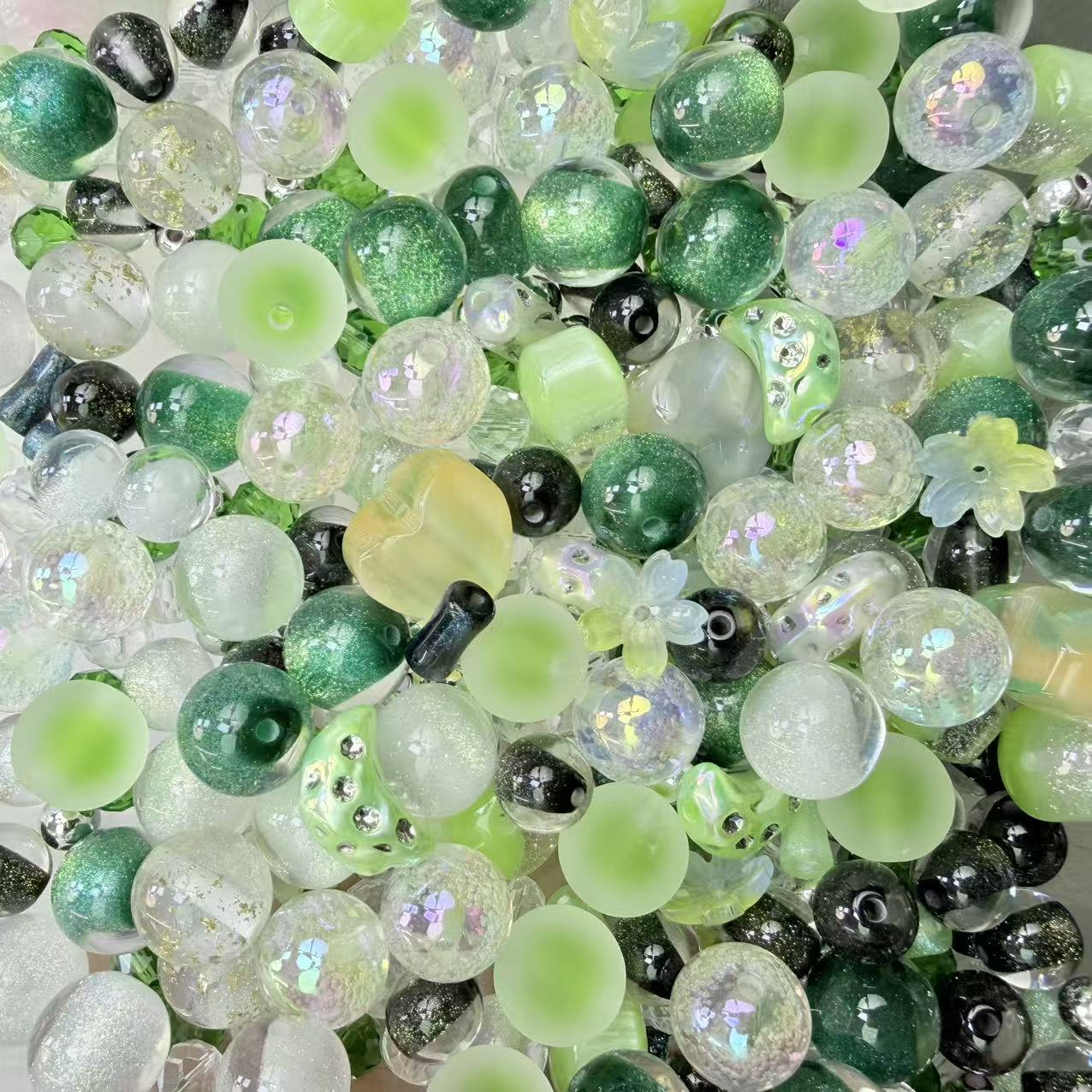 Live-stream mixed glass bead sale